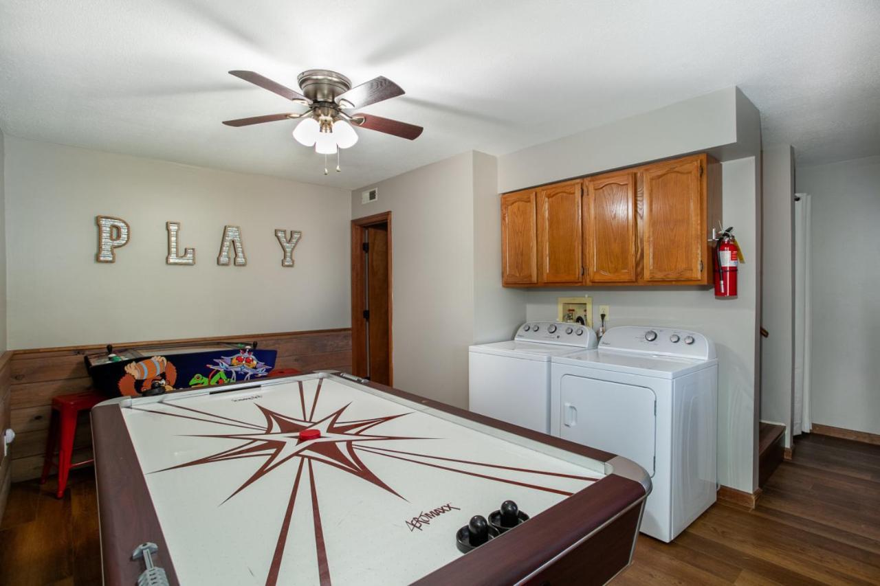 Hot Tub 7 Min To Parkway More Pigeon Forge Bagian luar foto